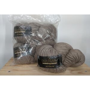 Cascade Yarns Magnum Wool Yarn in Doeskin 8012 (Silver Taupe)